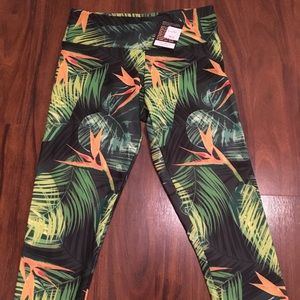 Onzie Bird of Paradise Capri Pant NWT